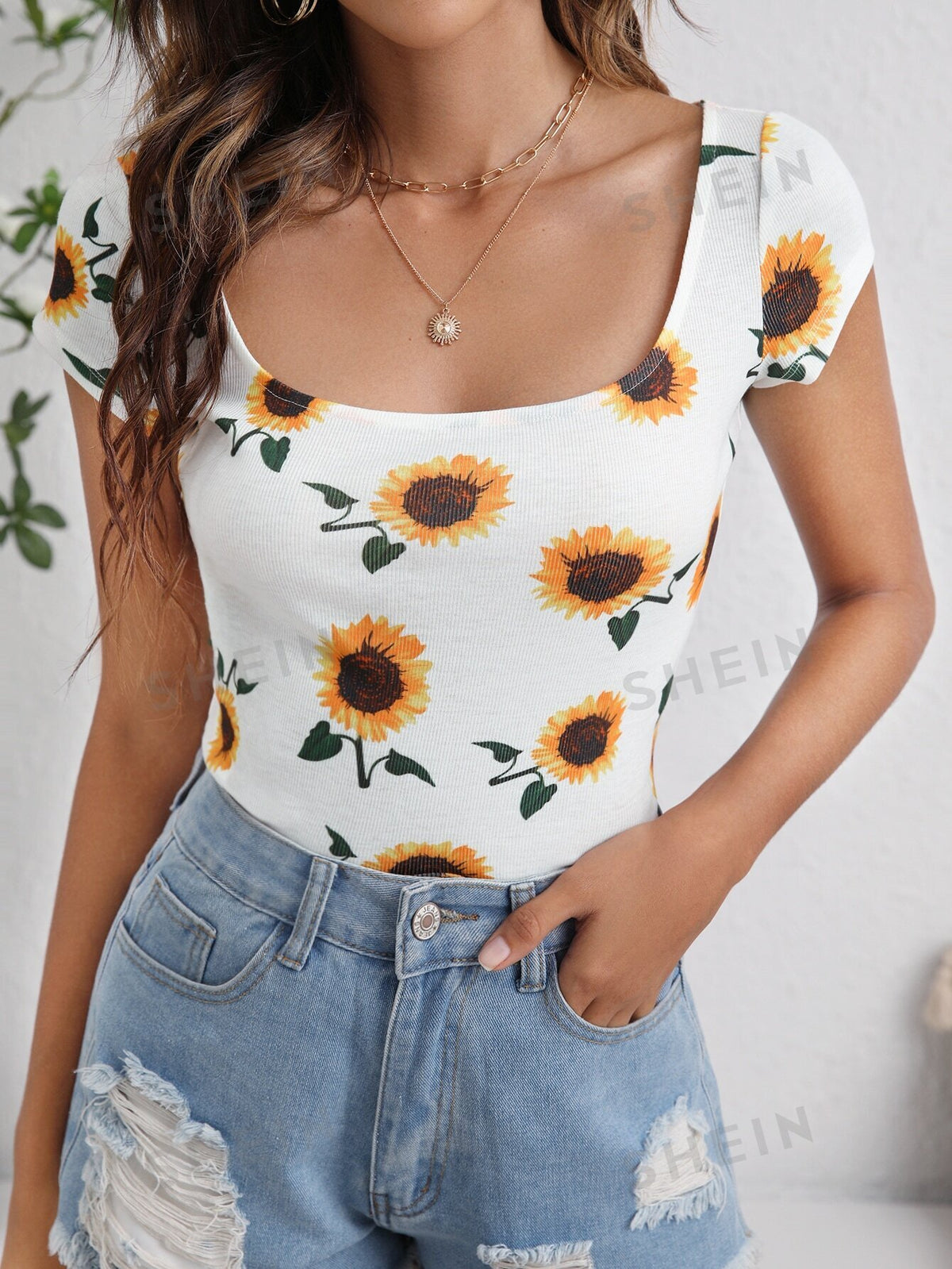 SHEIN VCAY Sunflower Print Fitted Tee