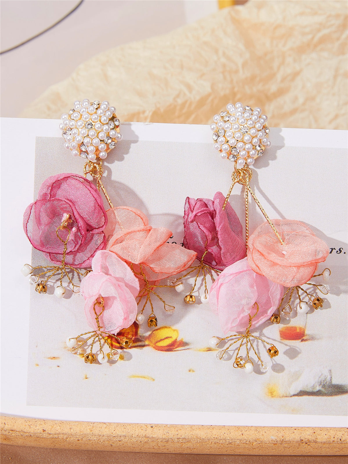 1pair Fashionable Vacation Style Handmade Wavy Cloth & Faux Pearl Decor Flower Earrings For Women, Suitable For Daily Wear And Vacation