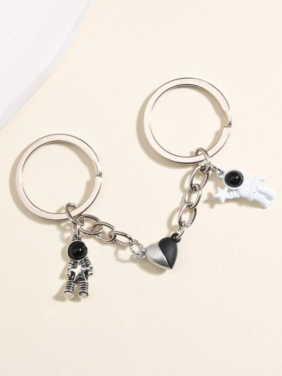 2pcs Couple Heart & Spaceman Charm Keychain