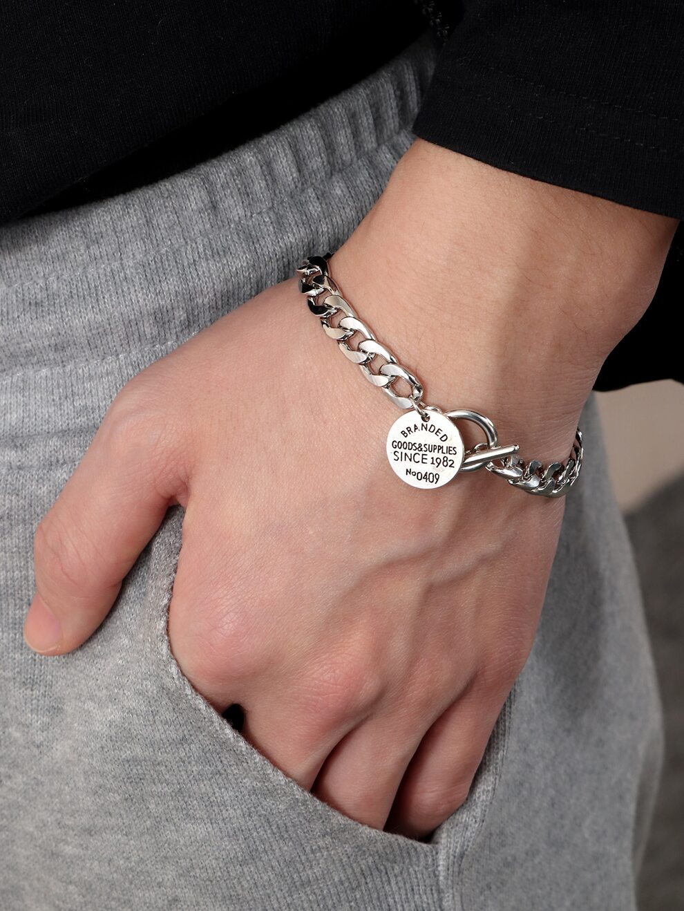 Fashionable and Popular Men Round Charm Chain Bracelet Alloy for Jewelry Gift and for a Stylish Look