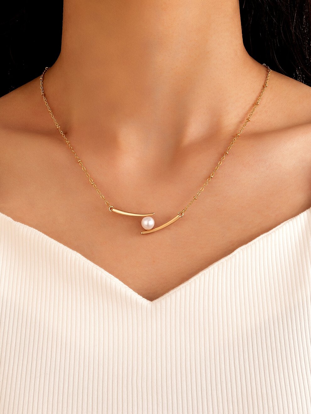 Faux Pearl Pendant Necklace