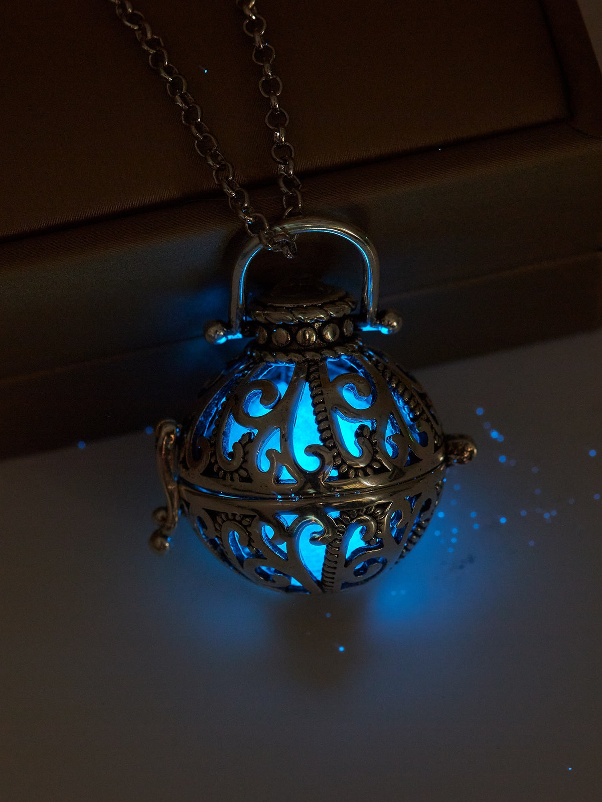 Fashionable and Popular Men Glow In The Dark Stone Charm Necklace Copper for Jewelry Gift and for a Stylish Look