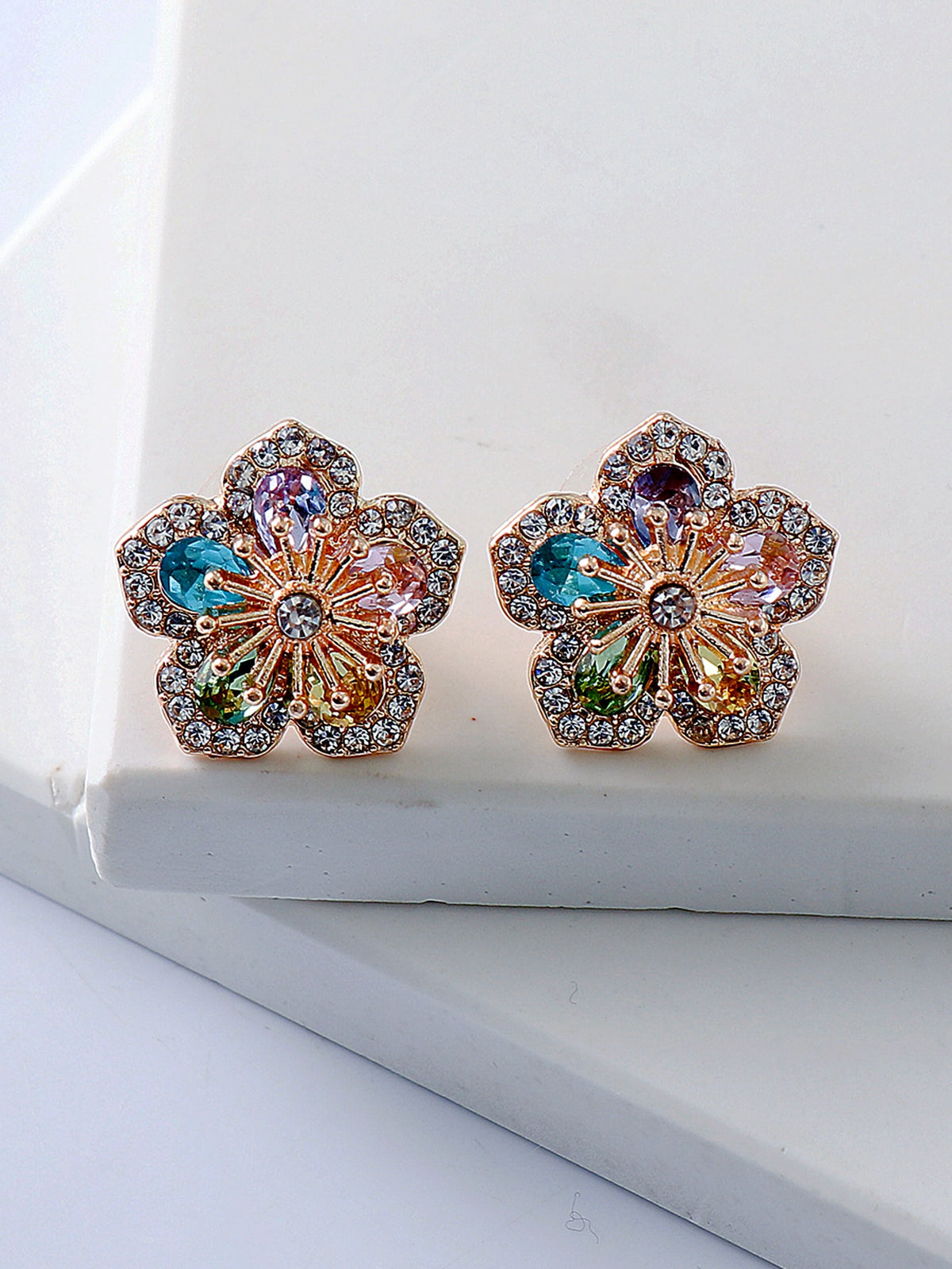 Rhinestone Flower Design Stud Earrings