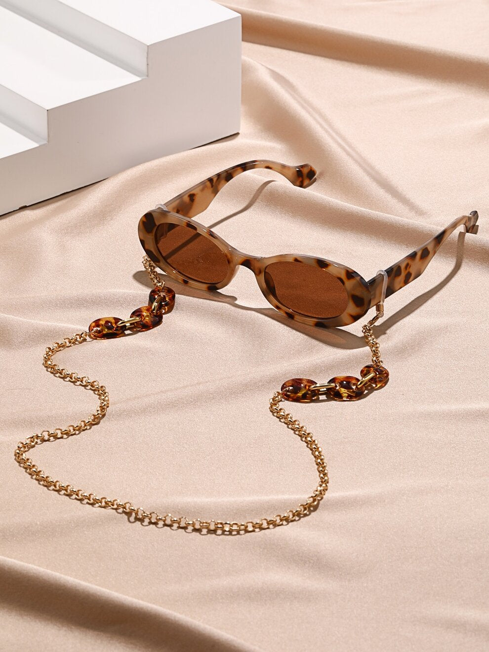 Tinted Lens Oval Frame Sunglasses & Sunglasses Chain Vintage For Women's Gift For Summer Sunglasses Beach Sun Glasses