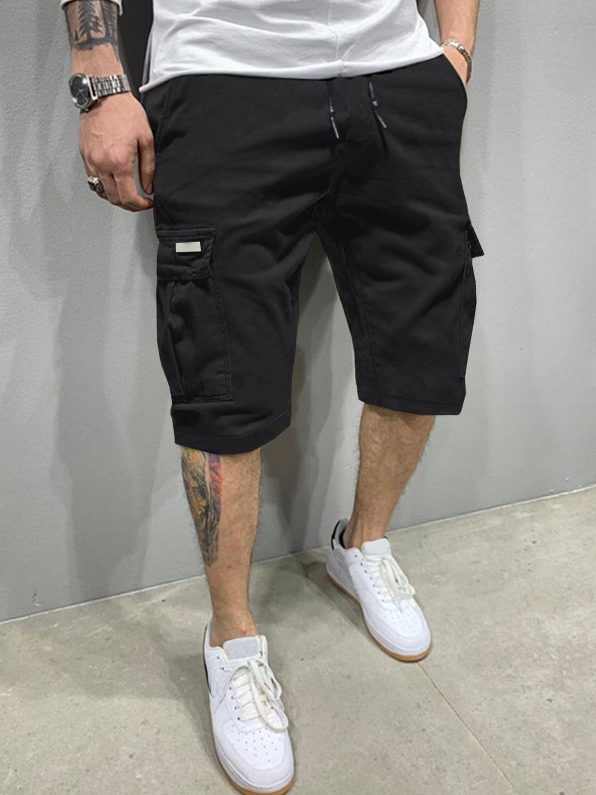 Manfinity Hypemode Men Flap Pockets Drawstring Cargo Shorts