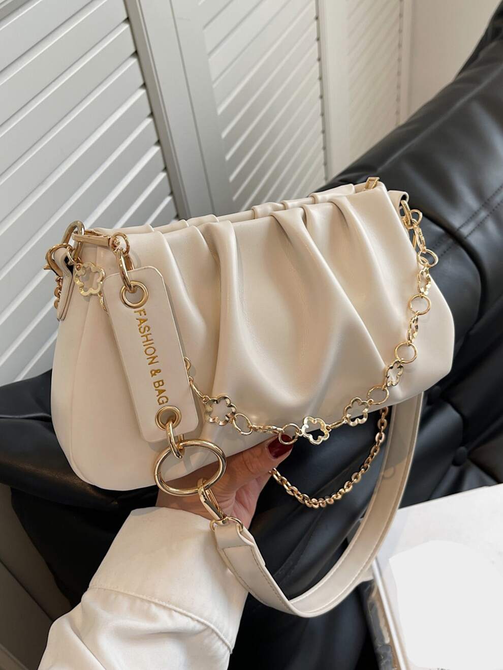 Fashionable Moire Chain Decor Ruched Bag Classic Carryalls Latest & Stylish Cloud Sling Bag With Chain Handle And Detachable Strap (Beige), For Women, Rookies & White-Collar Workers,For Teacher Gifts,