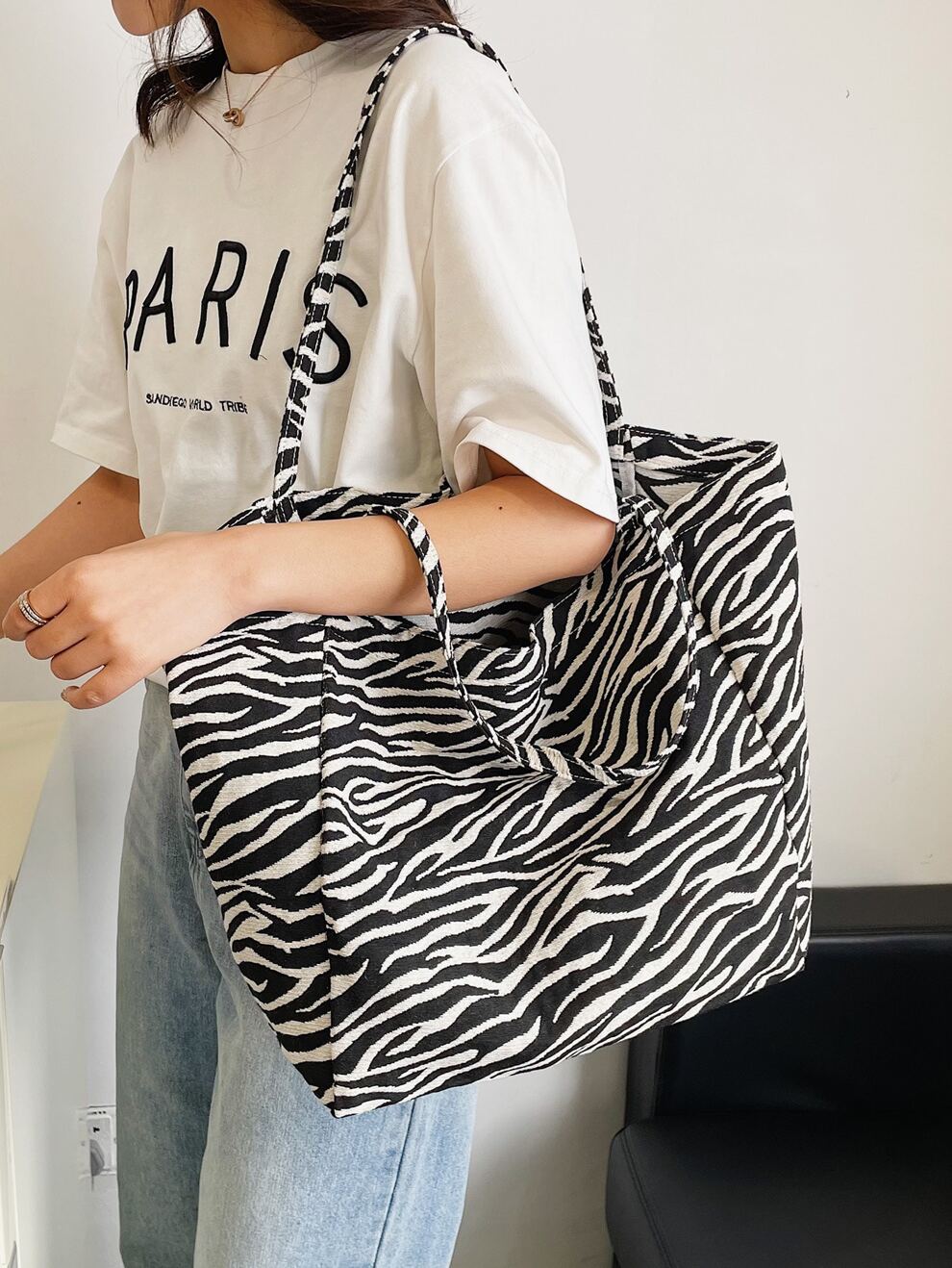 Zebra Striped Pattern Shoulder Tote Bagback To School,Classic Casual, Suitable For Teen Girls Women College Students, Perfect For Back To School,Shopping,Outdoors, Travel, Outings