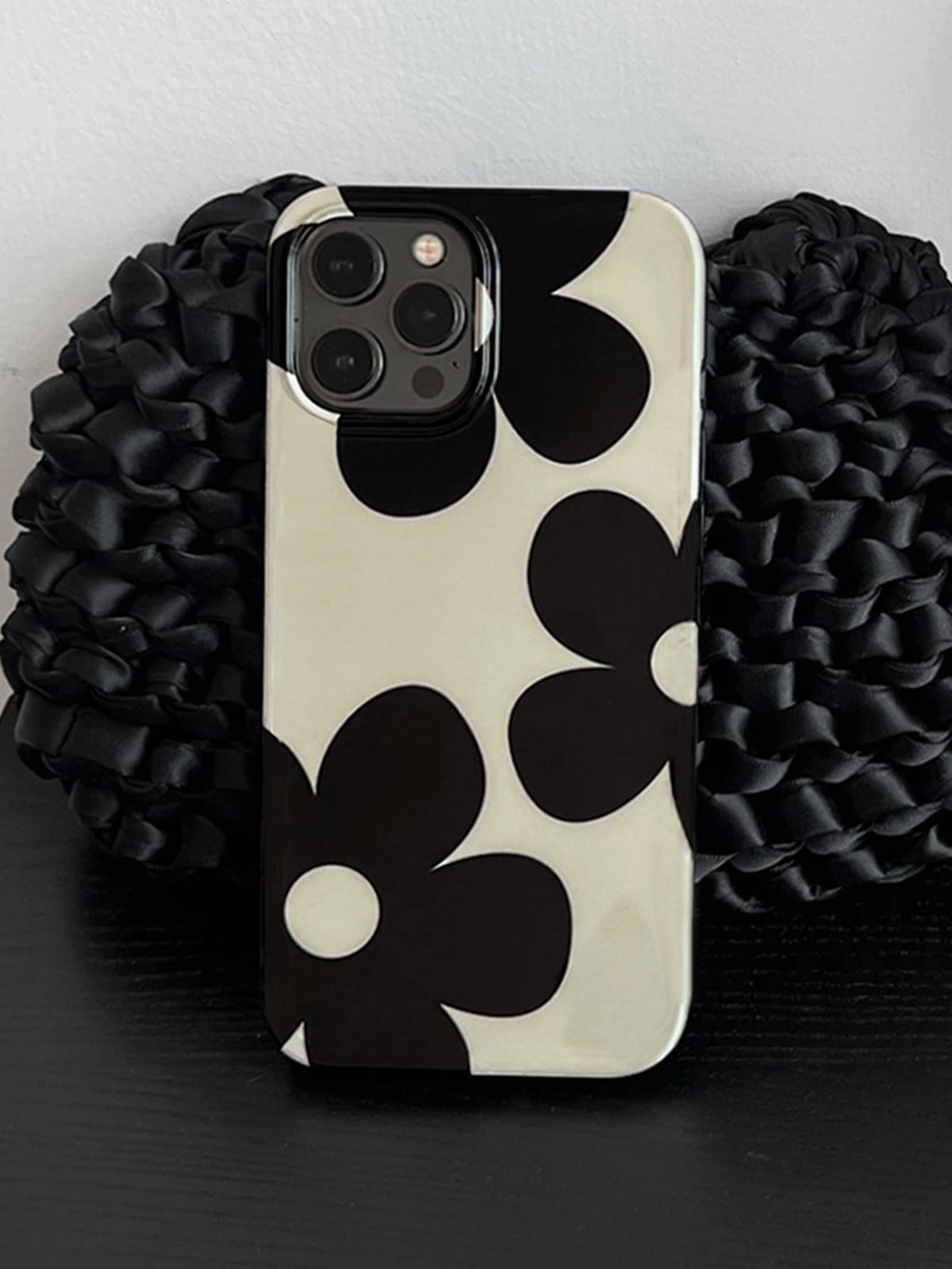 1pc GUCADI Black Flower Design Phone Case Compatible With Apple Smartphones