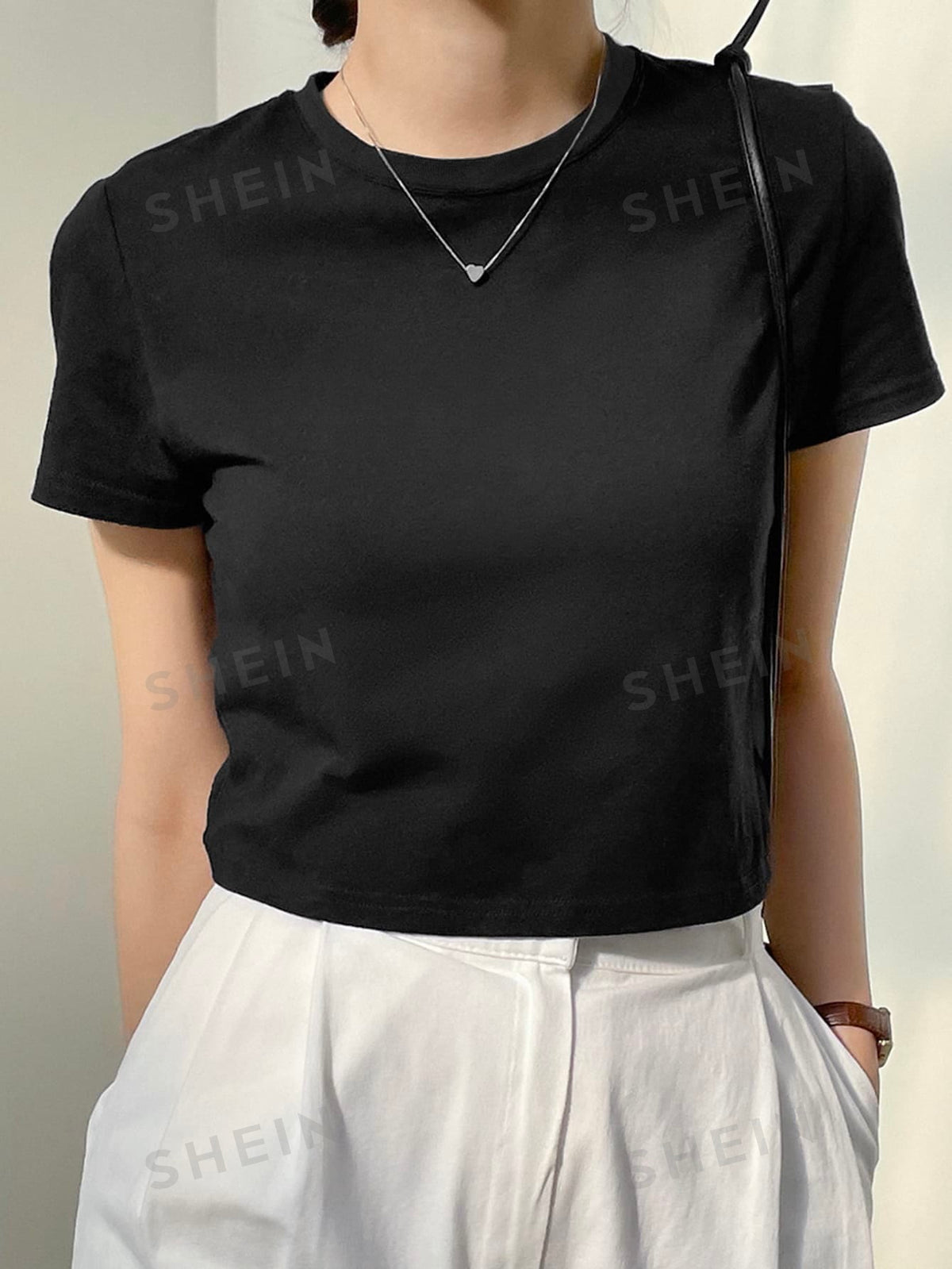 Dazy-Less Solid Crew Neck Crop Tee