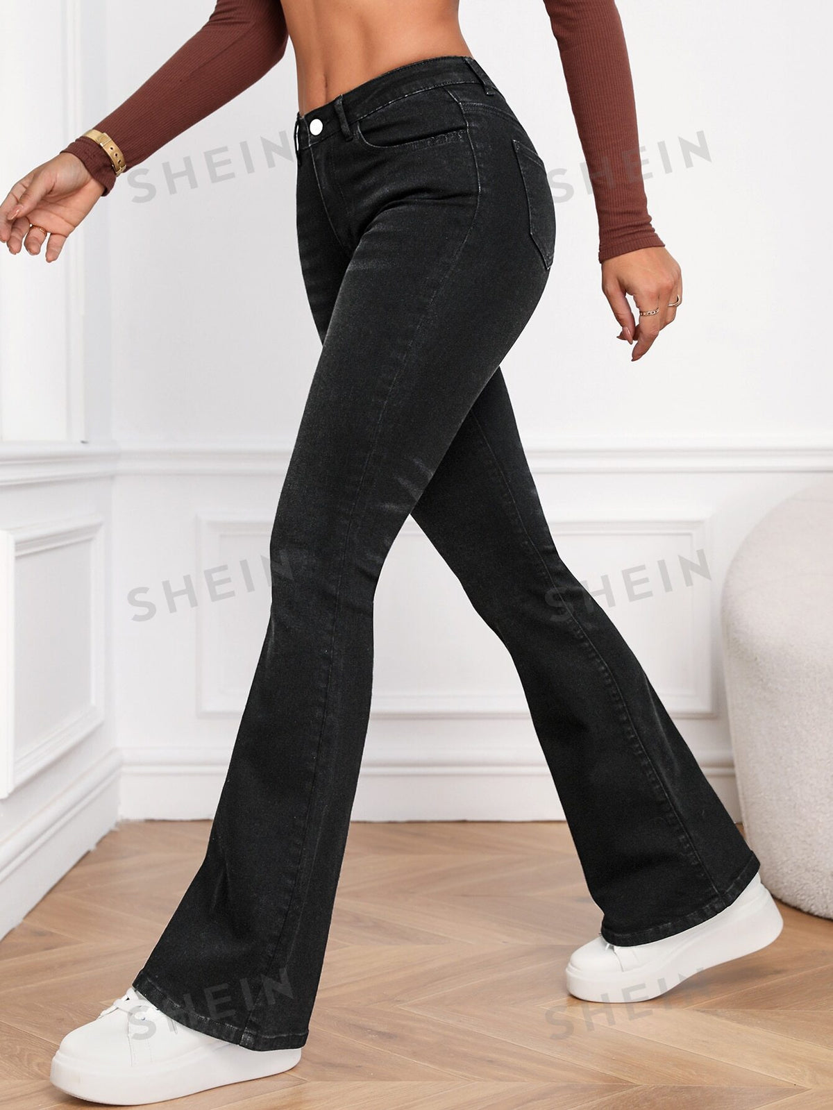 SHEIN Frenchy Slim Fit Flared Jeans