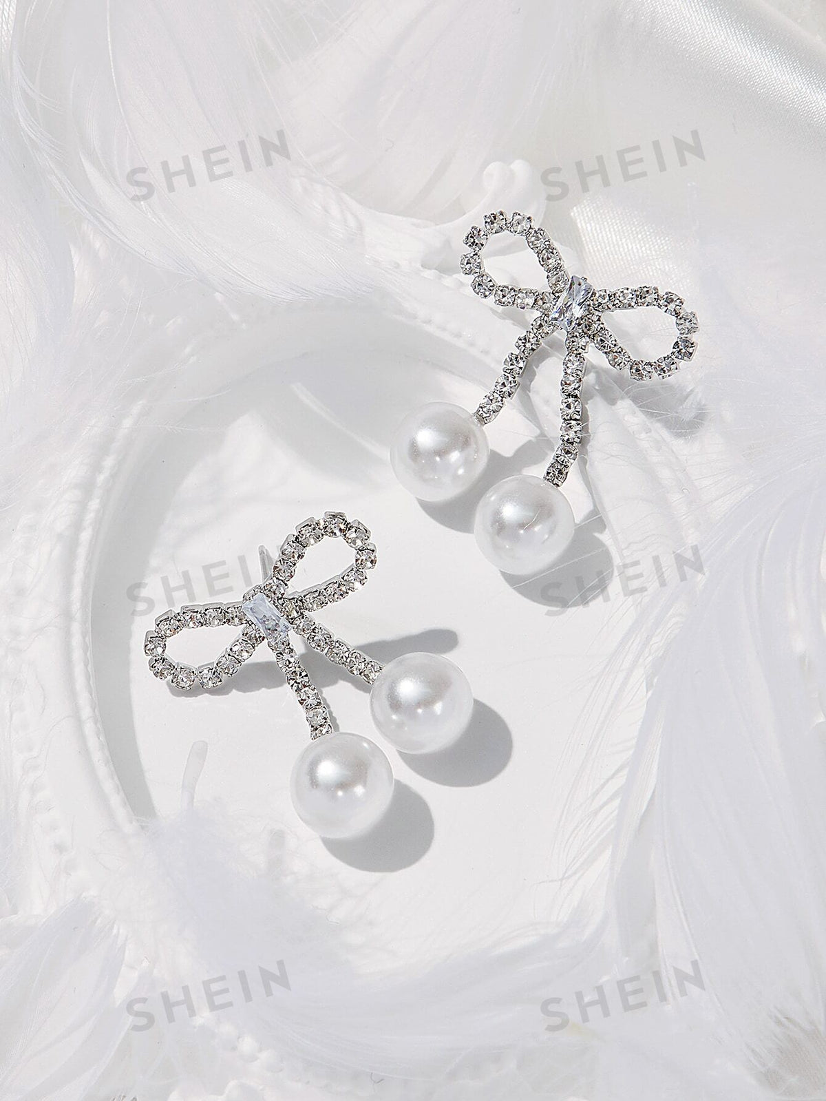 ROMWE Faux Pearl & Rhinestone Bow Decor Stud Earrings