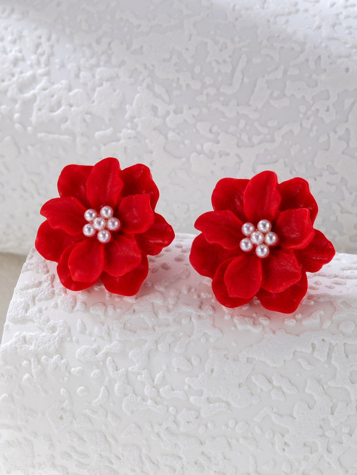 Faux Pearl Decor Flower Design Stud Earrings