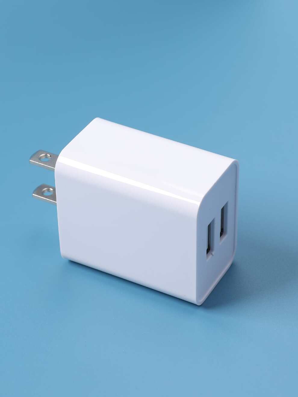 White Double Hole Quick Charging Plug