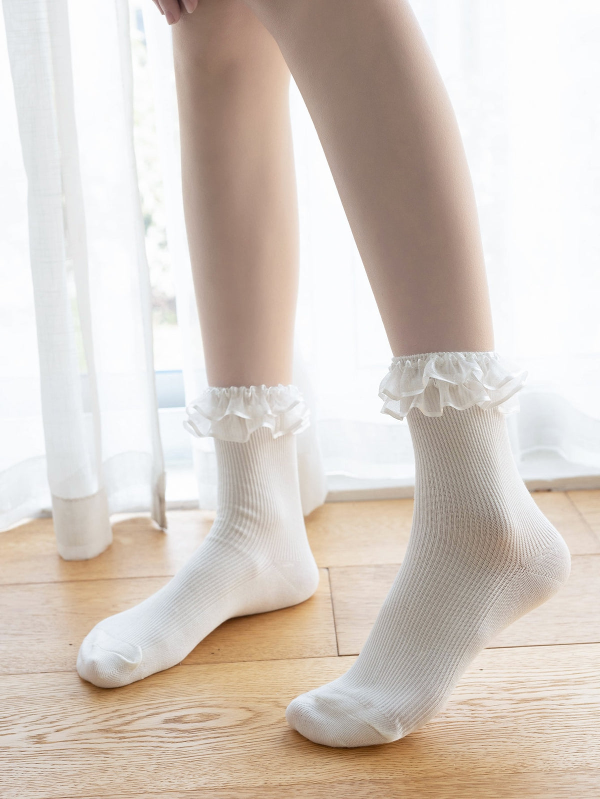 1pair Women Mesh Ruffle Trim Romantic Style Crew Socks