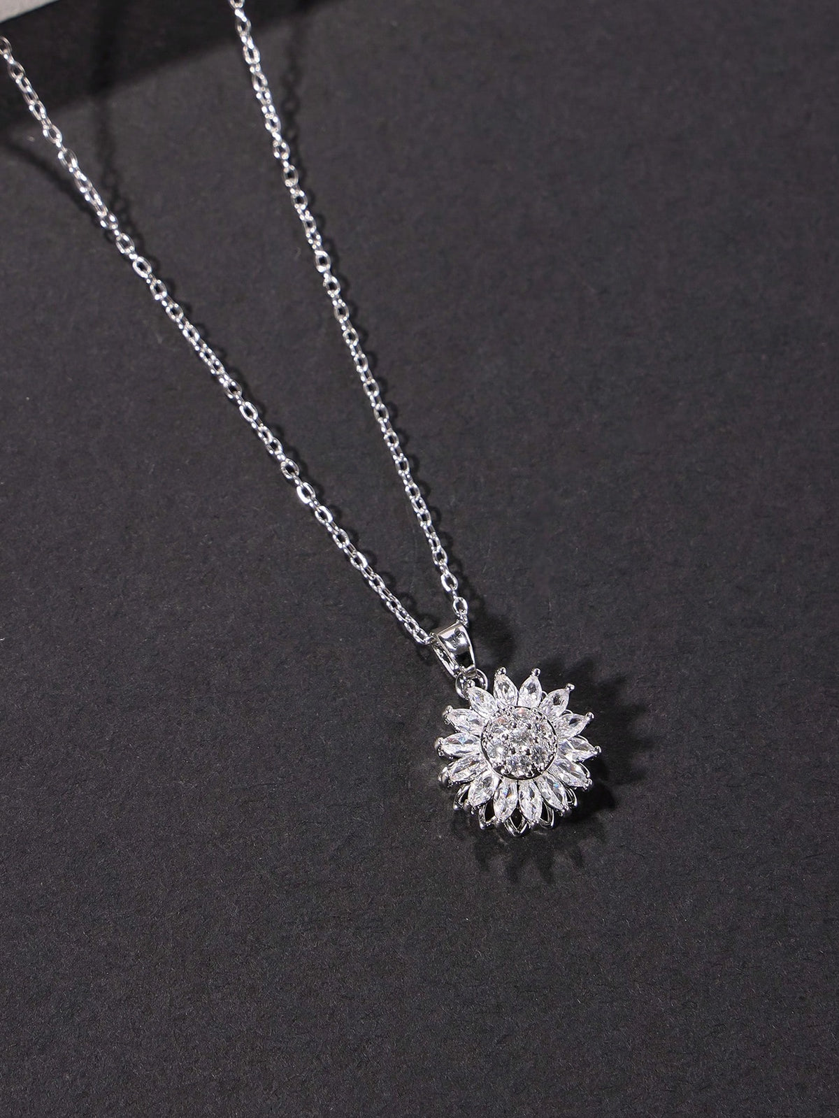 1pc Anxiety Relief Rotating Sunflower Pendant Necklace