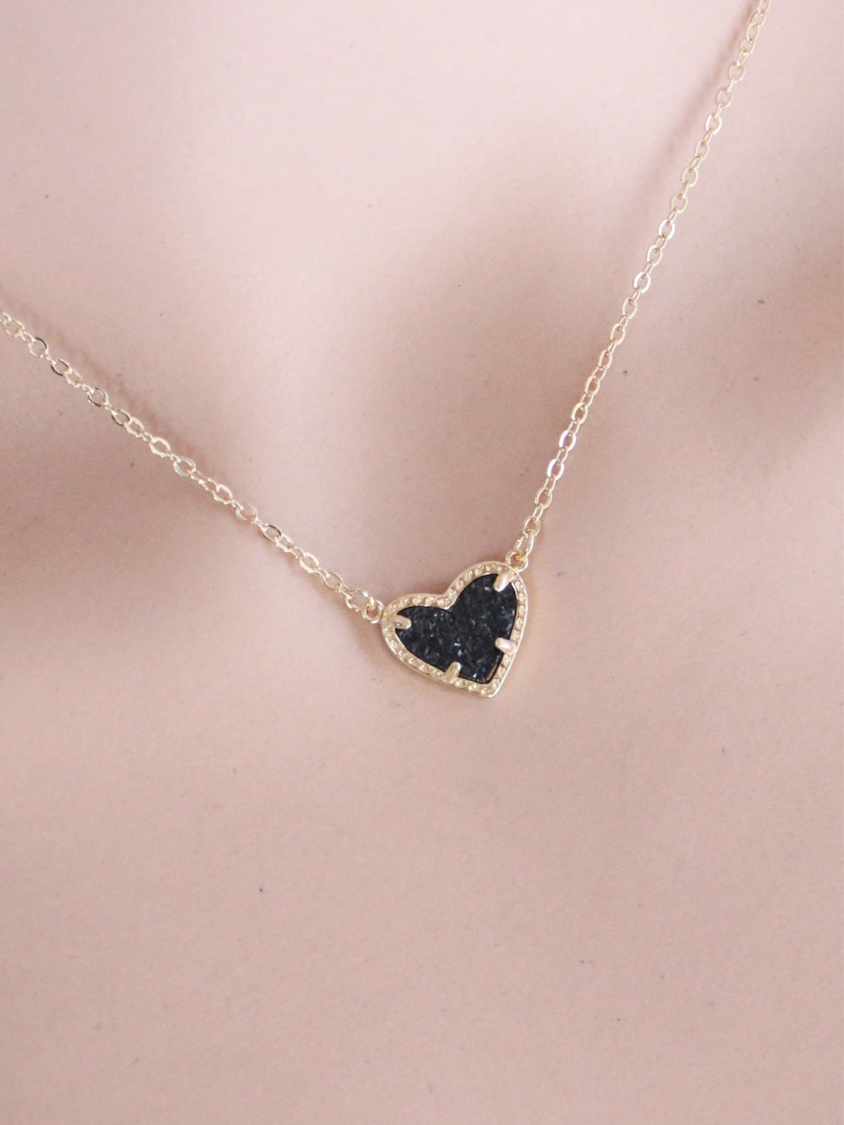 1pc Resin Heart Pendant Necklace With Prong Setting