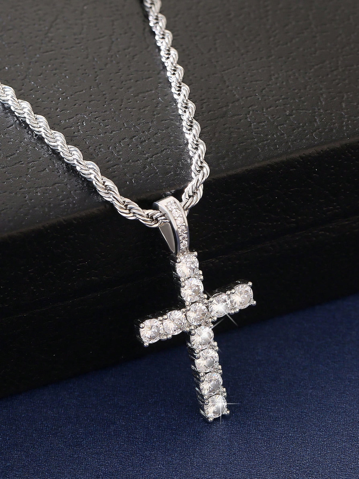 1pc Luxurious Fashionable Copper With Cubic Zirconia Decor Cross Pendant Necklace, Perfect For Dating Gift