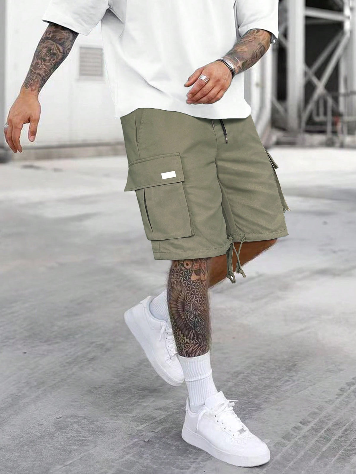 Manfinity LEGND Men's Patch Decoration Cargo Drawstring Waist Pocket Casual Shorts