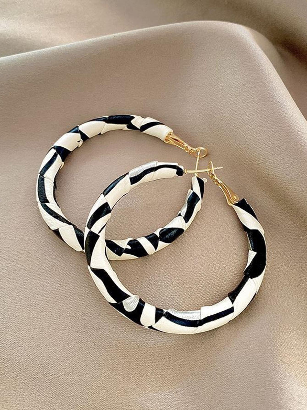 1pair Fashionable Cow Print Hoop Earrings