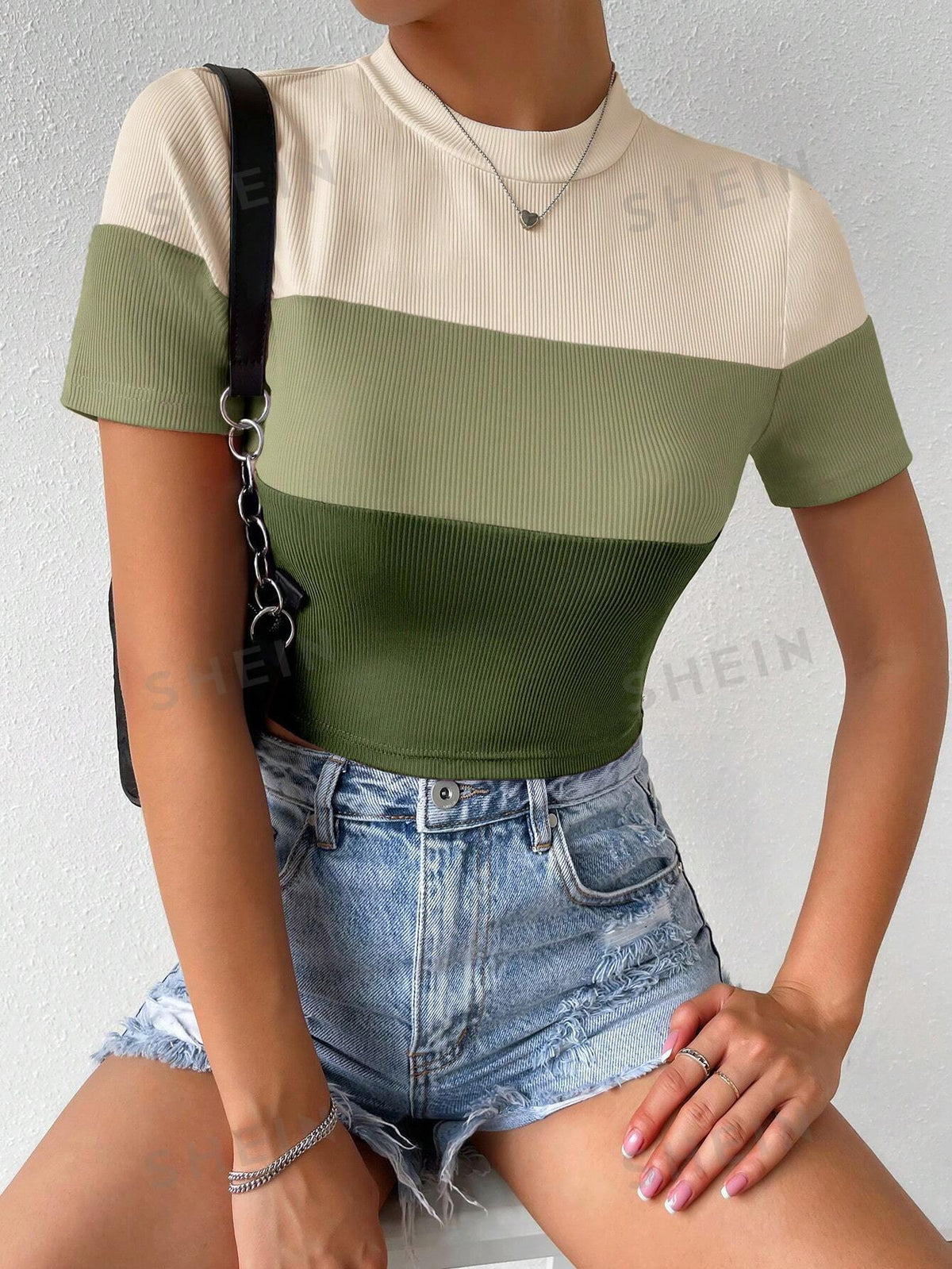 SHEIN EZwear Color Block Mock Neck Tee