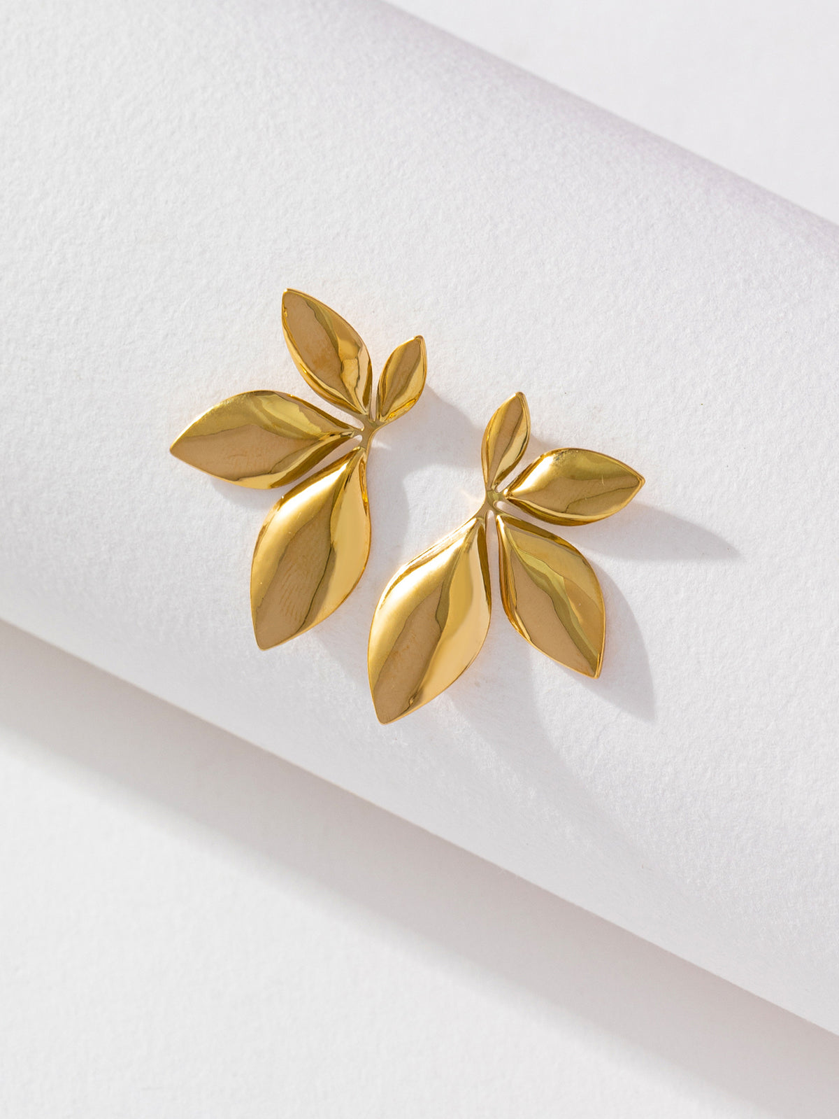 2023 Fashionable Minimalist Stainless Steel Personality Flower Stud Earrings For Women