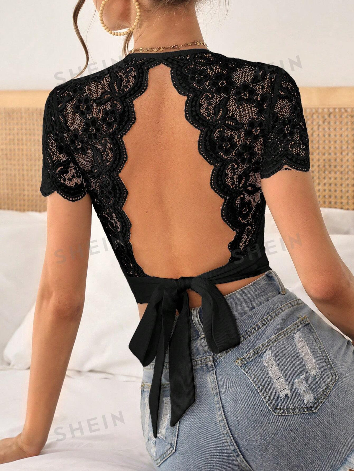 SHEIN Privé Contrast Lace Tie Backless Crop Tee