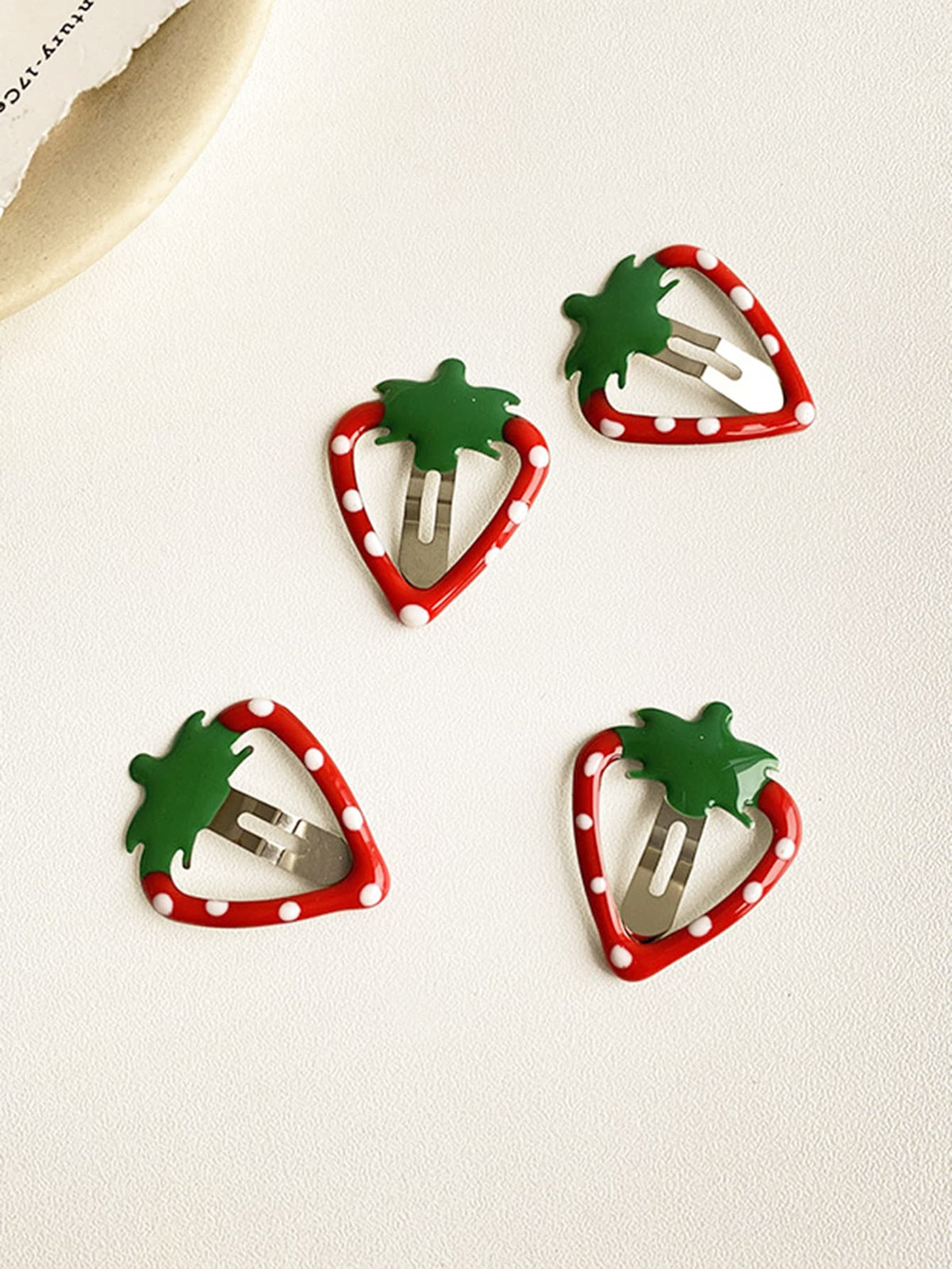 4pcs Strawberry Decor Hair Clip Cute