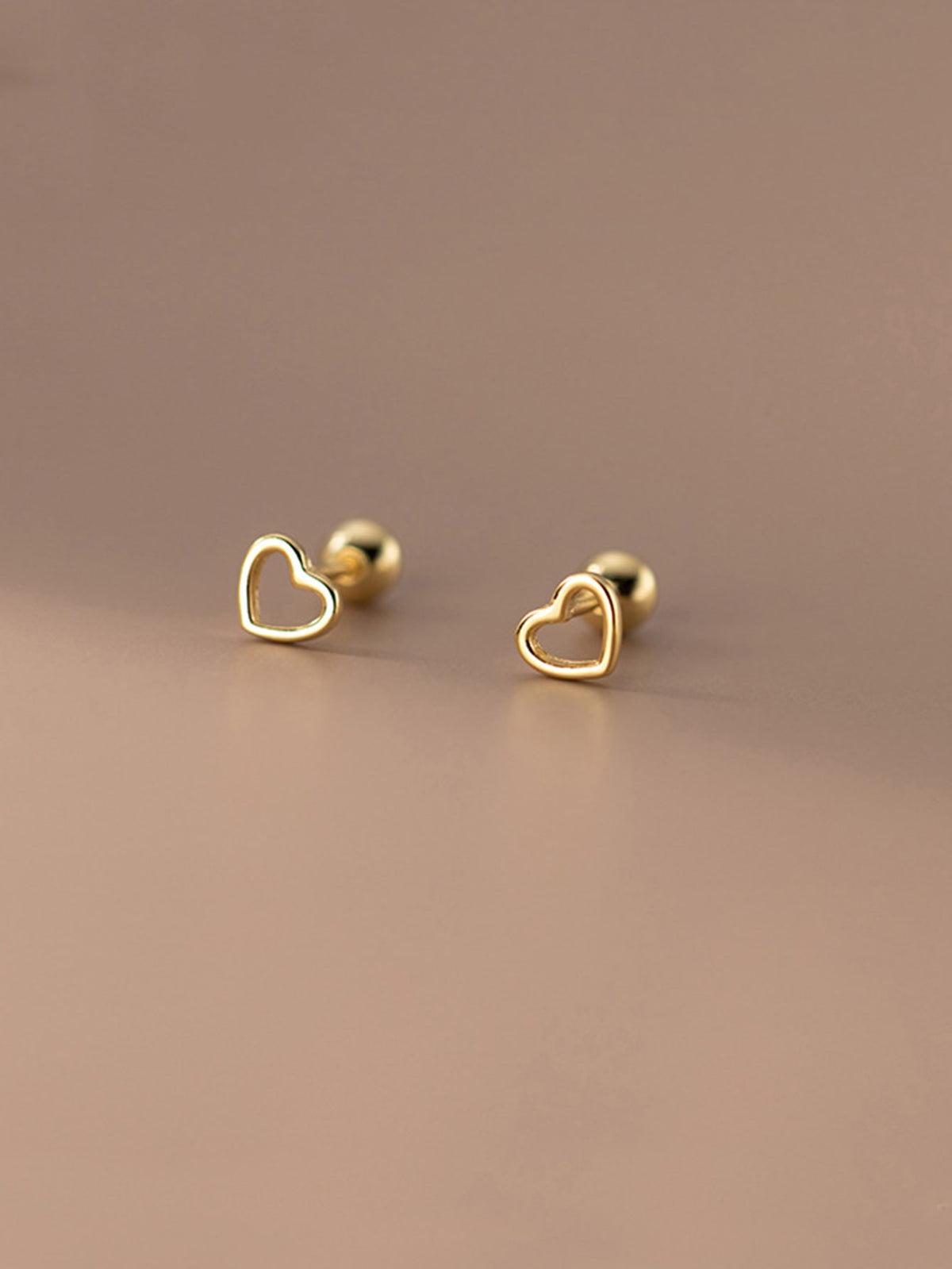 1pair Hollow Out Heart Shaped Peach Heart Threaded Screw Tragus Stud Earrings