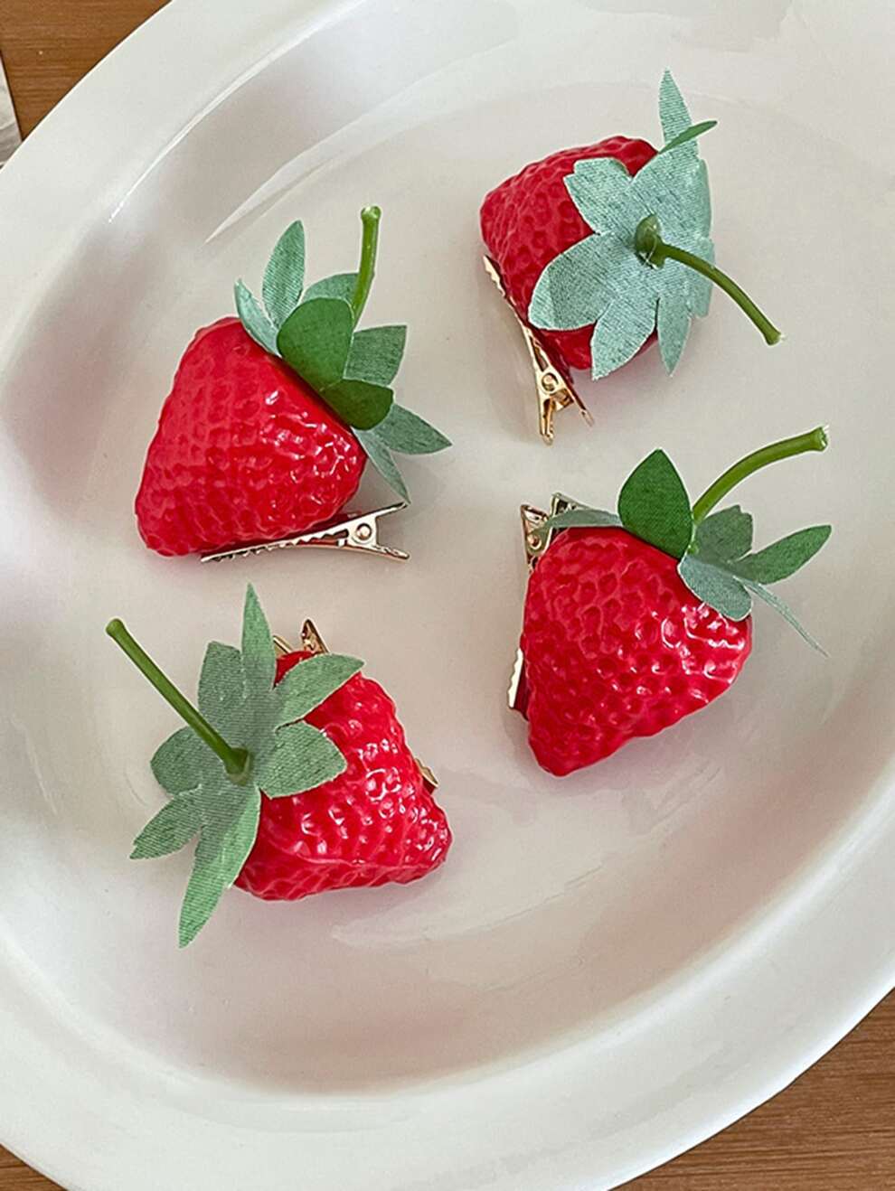 4pcs Fruit Shaped Strawberry Cute Creative Hair Clips: Alligator Hair Clip & Side Clip