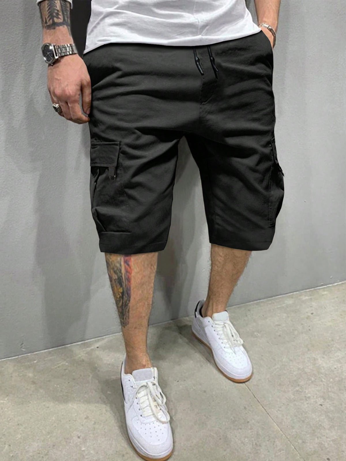 Manfinity Loose Fit Men's Cargo Shorts With Flap Pockets And Drawstring Waist