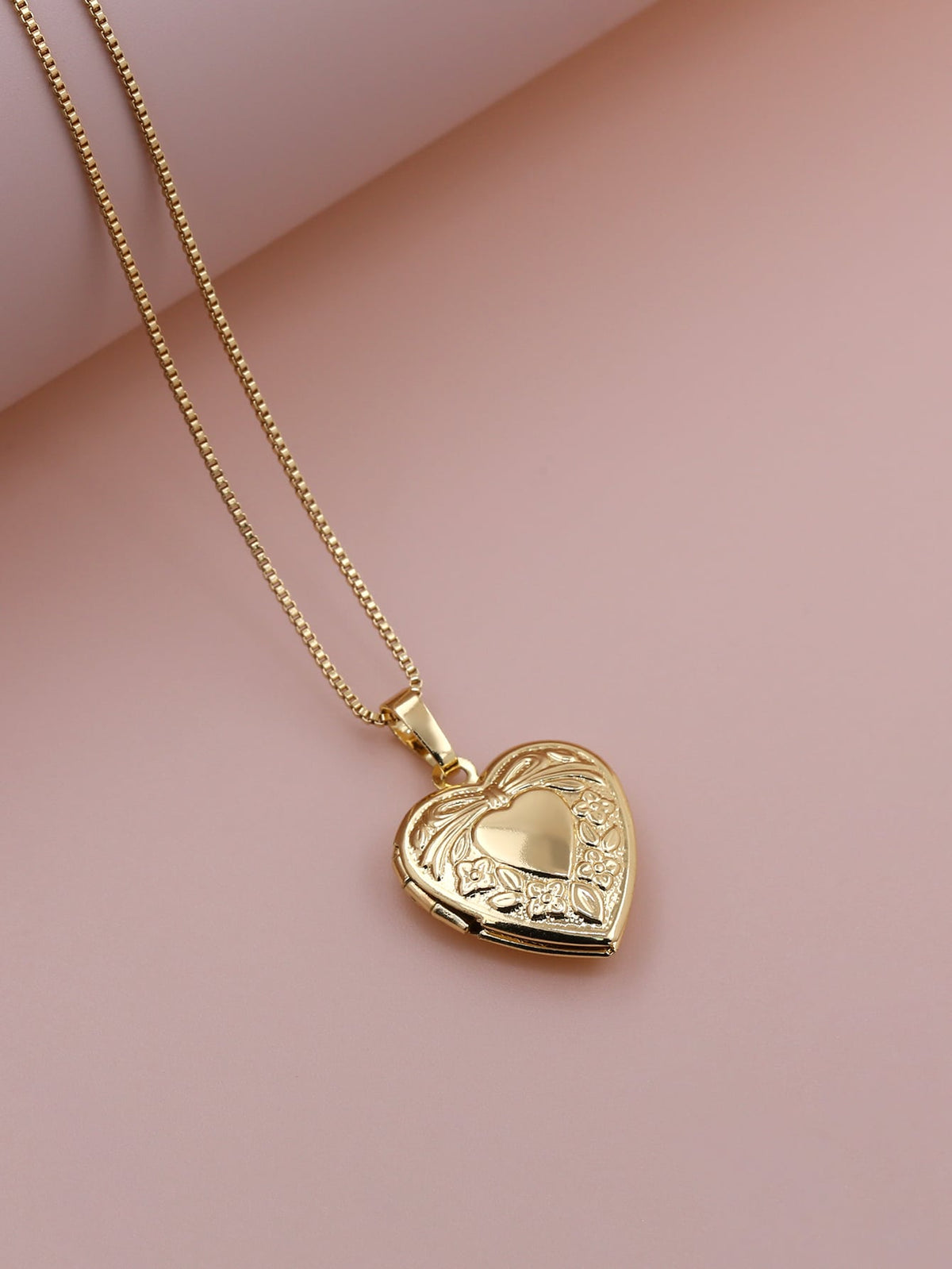 New Nordic Style Retro Lace Hollow Heart Ribbon Photo Locket Pendant Photo Necklace Copper Album Box Necklace Women Jewelry