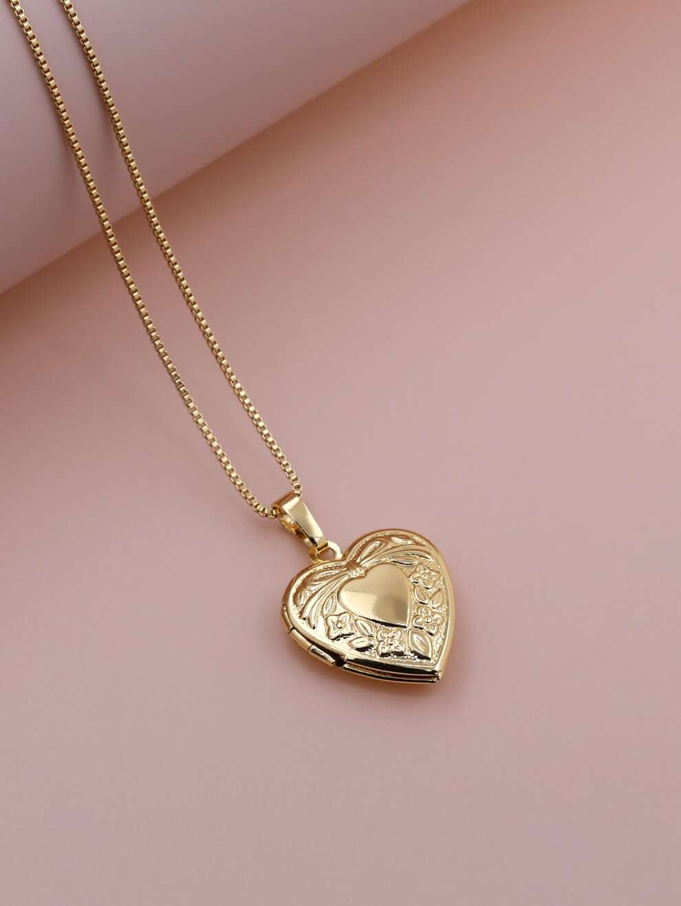 New Nordic Style Retro Lace Hollow Heart Ribbon Photo Locket Pendant Photo Necklace Copper Album Box Necklace Women Jewelry