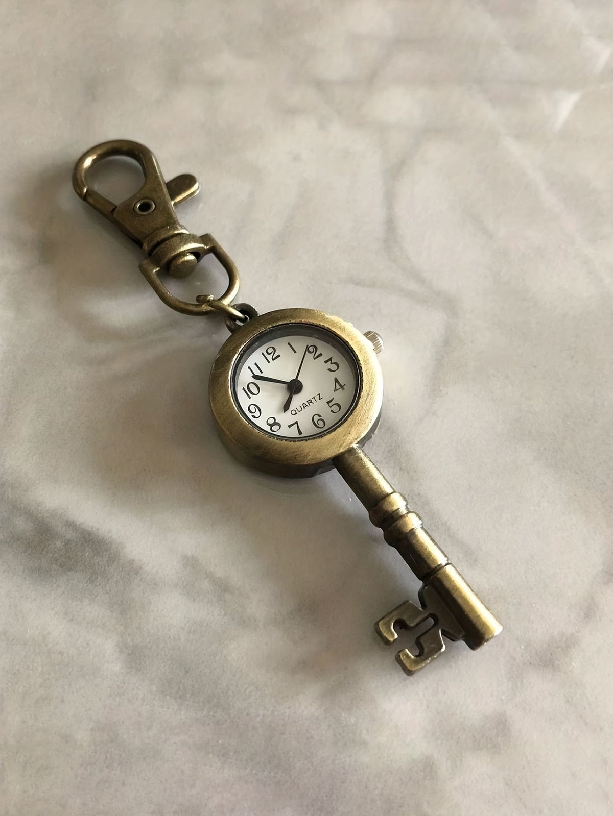 Small Vintage Pocket Watch, Antique Brass Dreamy Key Quartz Pocket Watch, Retro Thin Chain Quartz Pocket Watch