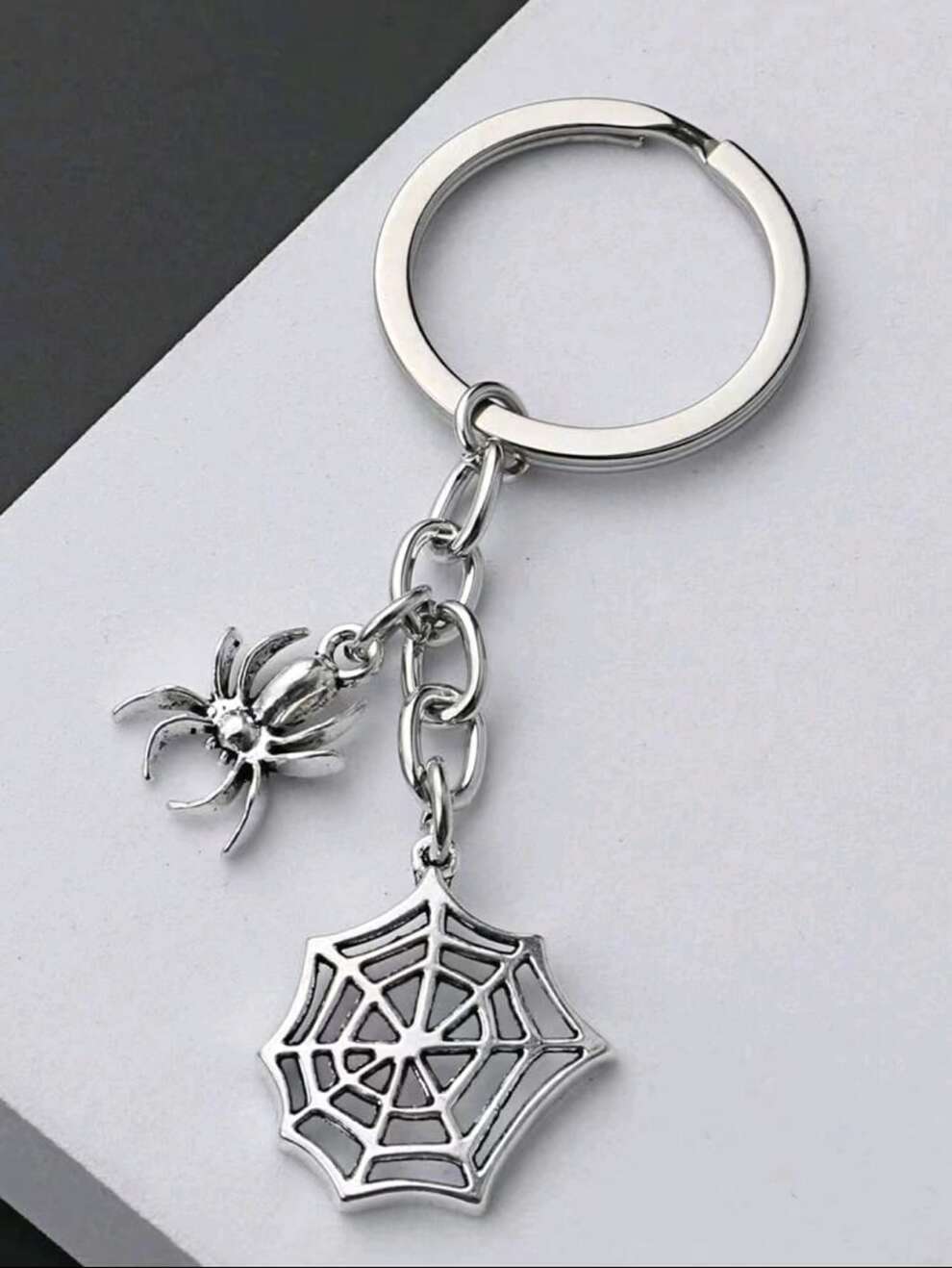 Street 1pc Lady's Alloy Spider Web & Spider Shaped Pendant, Stylish And Cool For Daily Use, Keychain