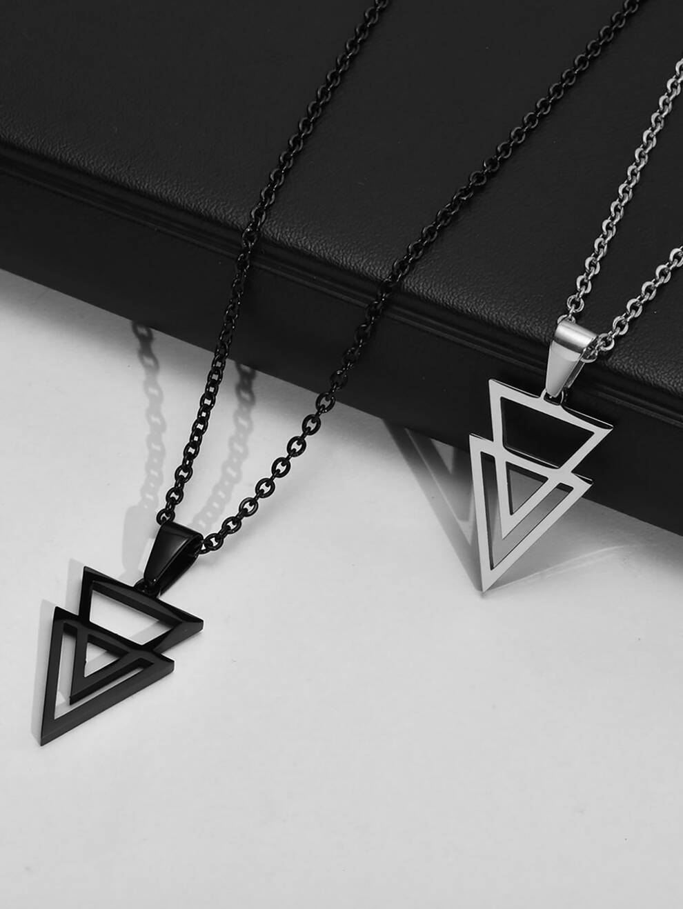 1pc Men's Fashion Geometric Triangle Pendant Necklace