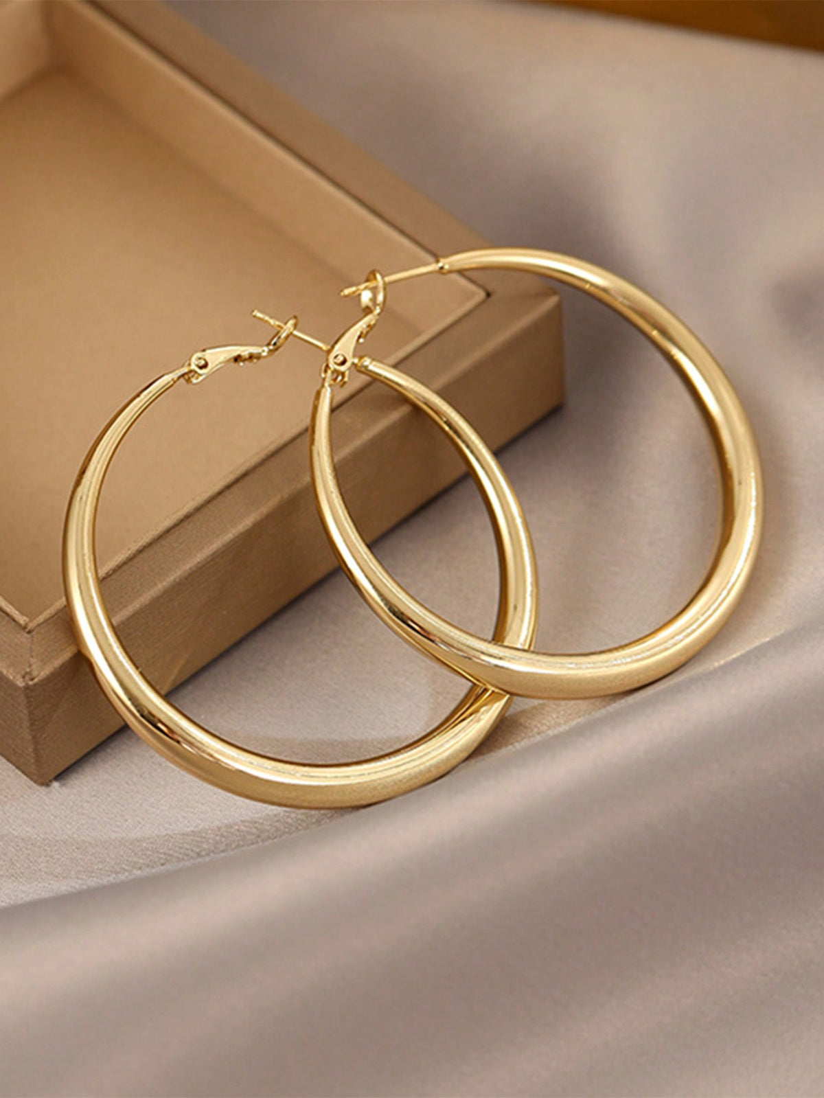 1pair European And American Style Metal Personality Circle Hoop Earrings