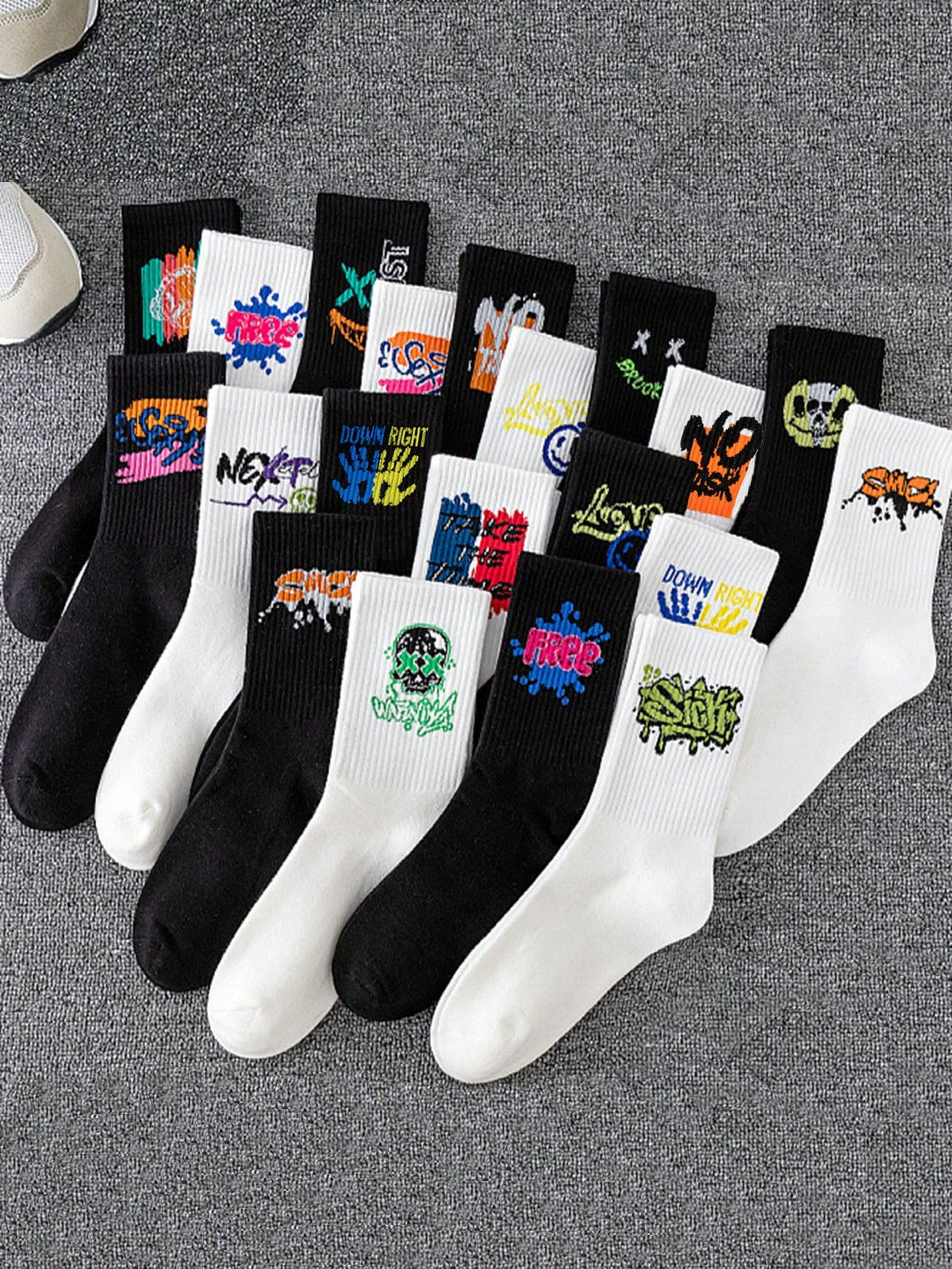 10pairs Random Style Black & White Women's Creative Graffiti Funny Mid-Calf Socks, Suitable For Daily Use