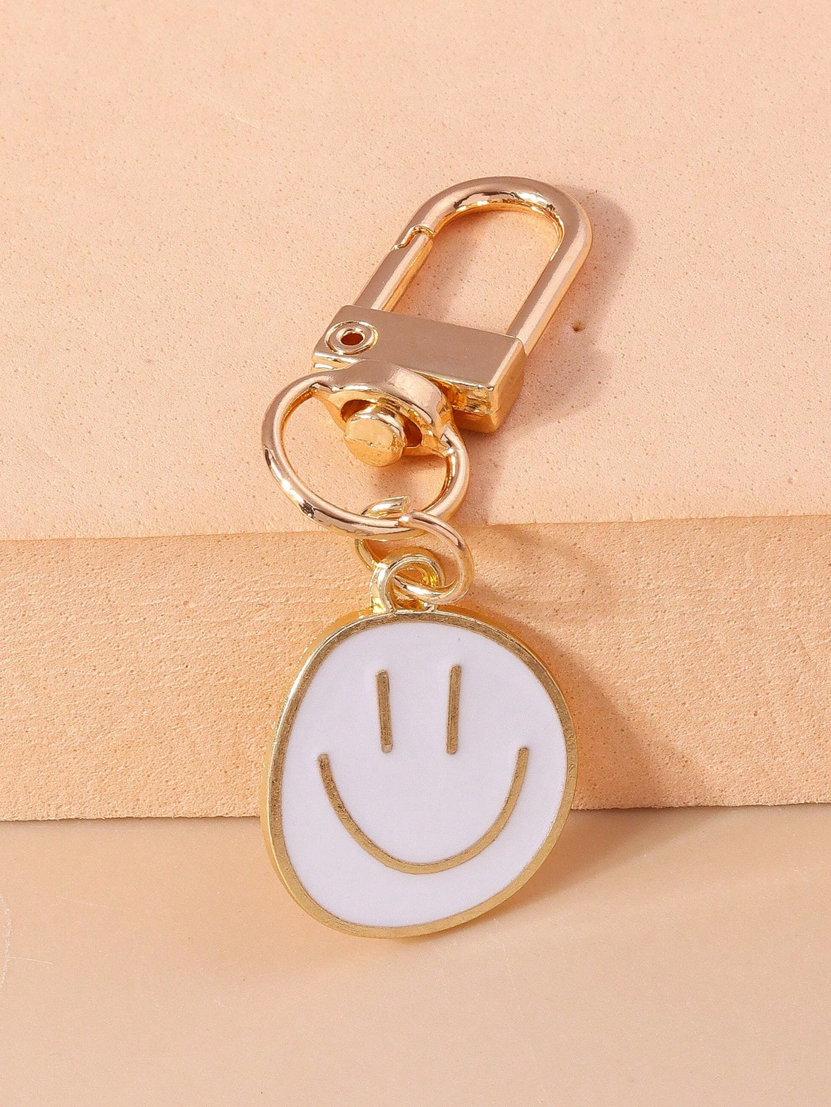 1pc Cartoon Pink Metallic Keychain For Women Suitable For Daily Use