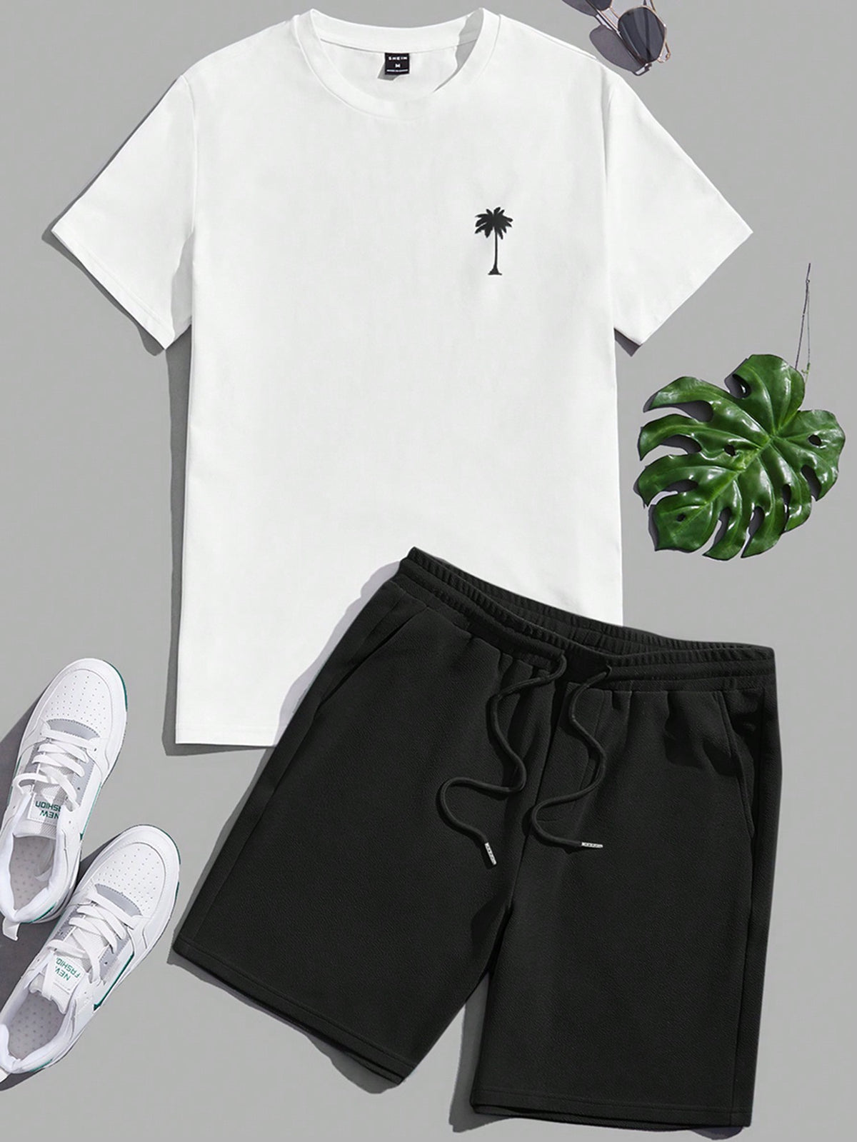 Manfinity Chillmode Men's Coconut Tree Print T-Shirt And Drawstring Waist Solid Color Shorts Set