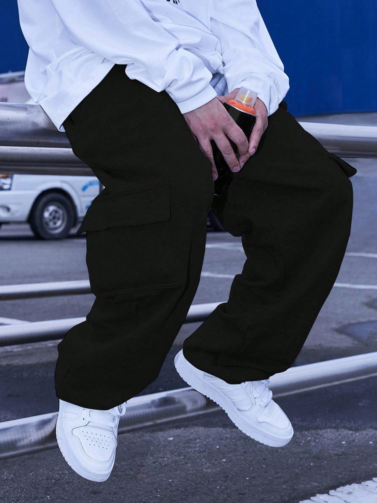 Manfinity Hypemode Loose Fit Men's Flap Pocket Side Cargo Sweatpants