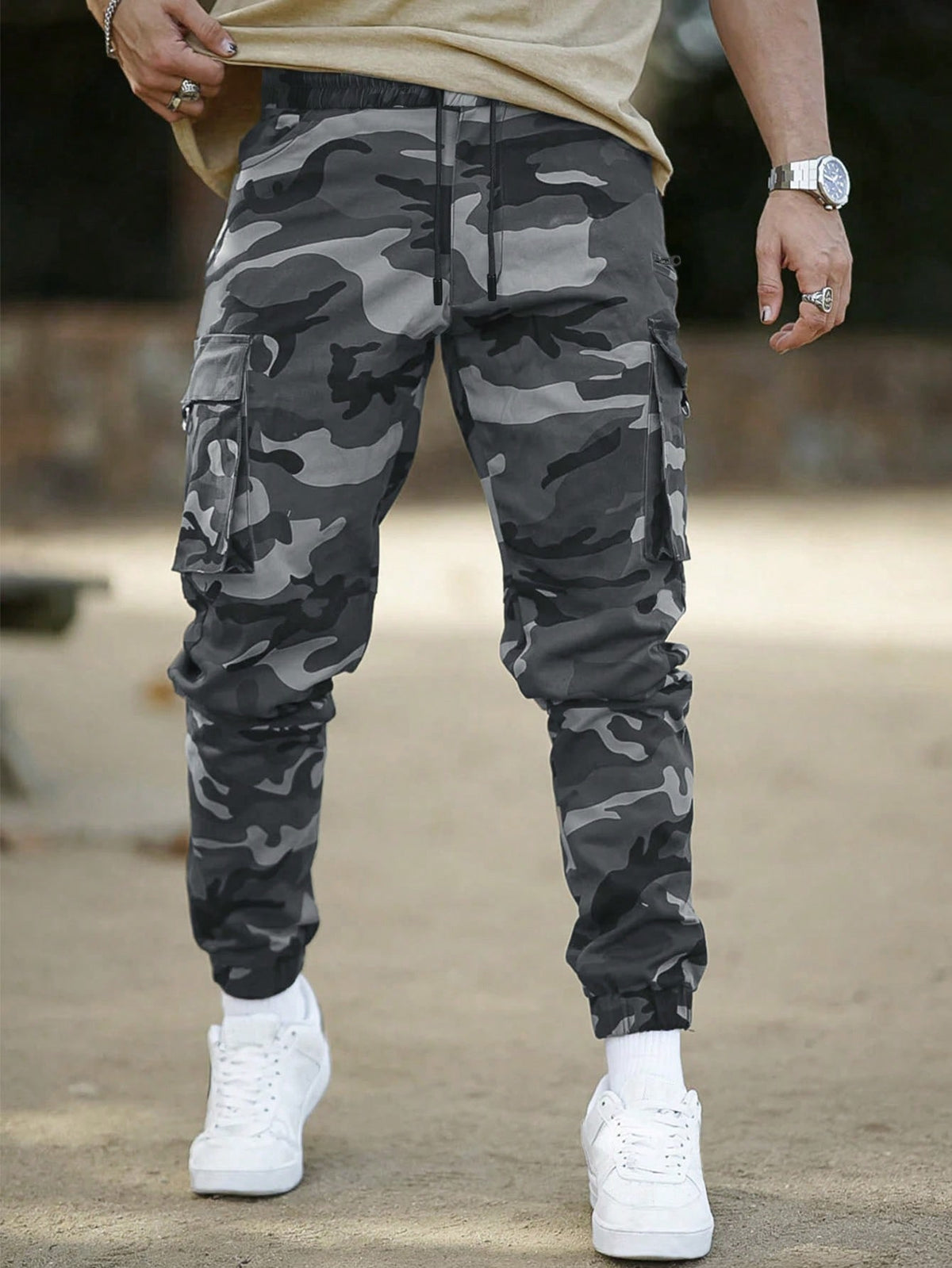 Manfinity Homme Men's Camouflage Print Flap Pocket Drawstring Cargo Jogger Pants