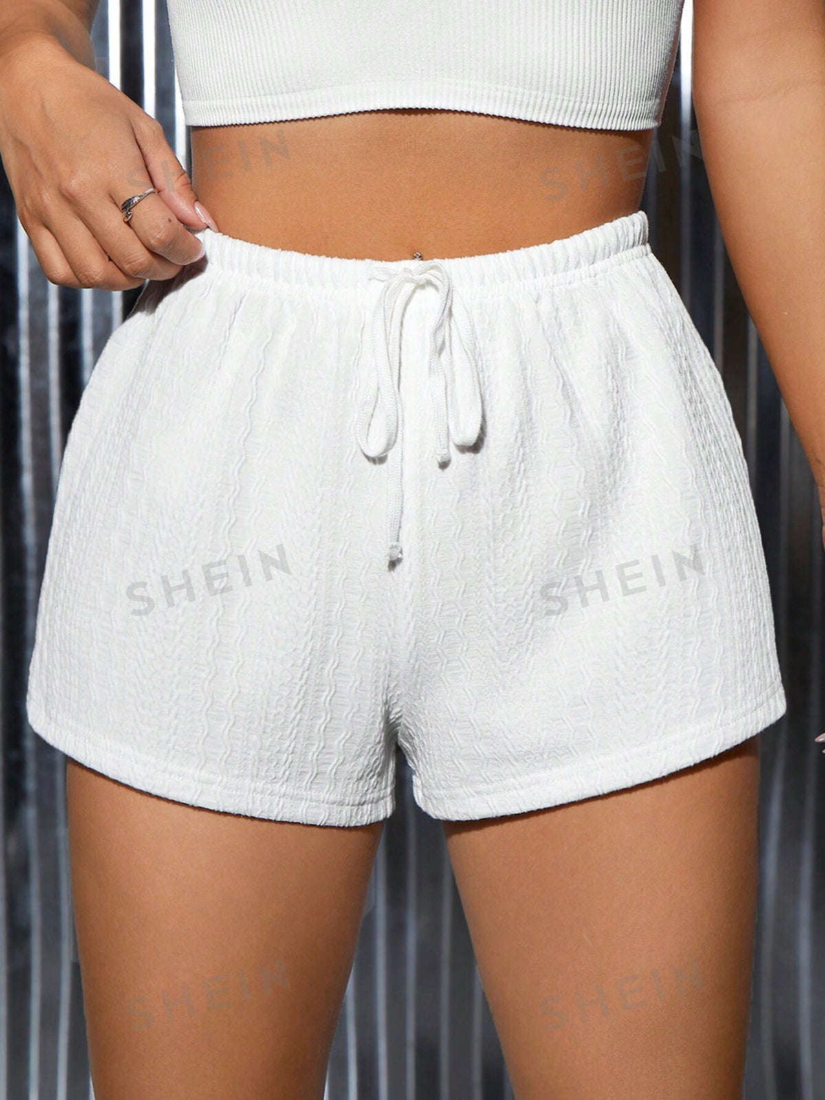 SHEIN PETITE Women's Solid Color Textured Casual Shorts