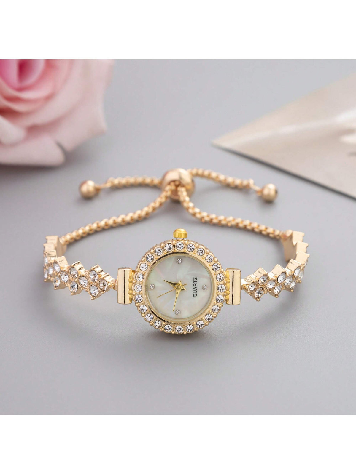 New Casual Fashionable Women's Bracelet Watch With Lovely Round Dial Decorated With Crystal And Rhinestone-Set Watch Strap, Luxury Alloy Quartz Watch, Gift For Women As A Gift For Students Returning T