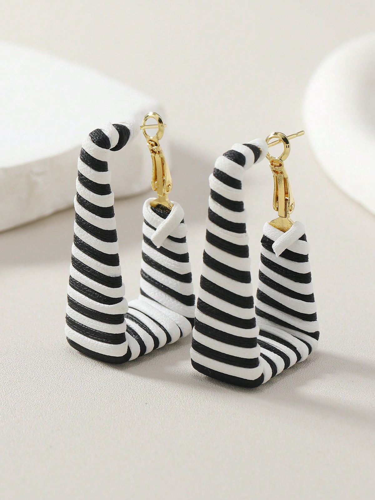 1pair Bohemian Style Black & White Striped / Zebra Striped / Yellow & White / Red & White Leather Hand-Woven C-Shaped Rectangle Earrings, Simple & Fashionable For Everyday Wear