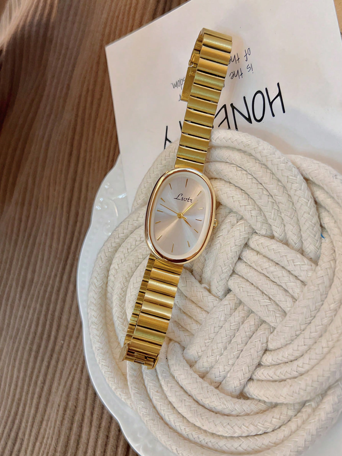 1pc New Fashionable Gold Color Bracelet Watch For Women, Vintage Luxury Minimalistic Elegant Quartz Watch