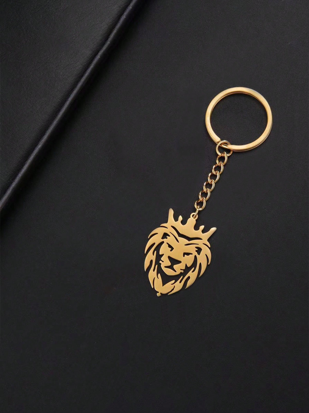 1pc Men's Gold-colored Lion King Shaped Cutout Stainless Steel Pendant With Chain, Hip-hop Style Animal Keychain For Daily Use