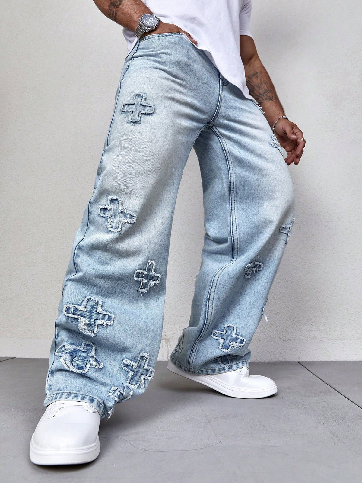 Manfinity EMRG Men's Wide Leg Jeans With Cross Patch And Frayed Hem Baggy Long Washed Light Jean Cargo Plain Blue Going Out Hip Hop Rapper