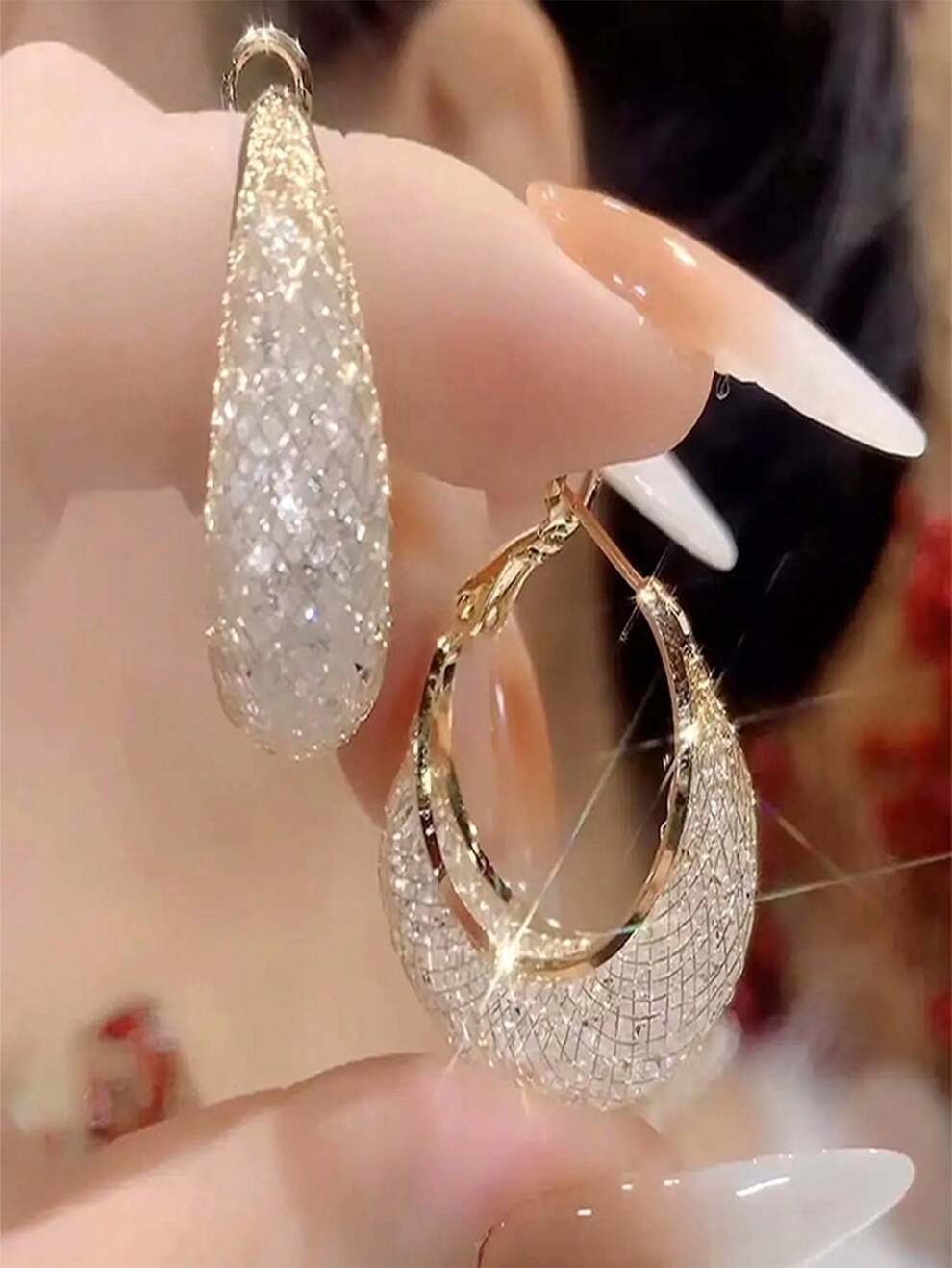 1pair Luxurious Palace Style Earrings With Mesh Pattern, Crystal And Teardrop Pendants For Elegant And Unique Women's Look