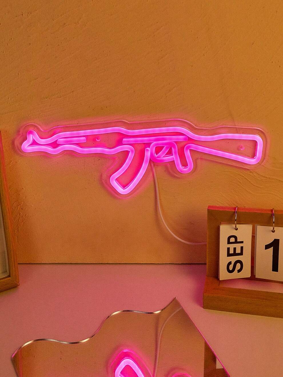 1pc Neon gun AK47 LED Neon Sign Neon Signs for Wall and Table Decor Light Up Signs USB Powered Neon Lights Signs for Bedroom Kids Room Bar Wedding Party Decoration