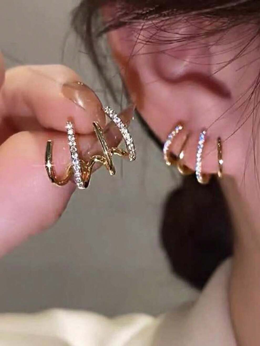 1pair Korean Gold-Tone Earrings With Unique Design, Light Luxury, Delicate & Elegant Ear Jewelry, Simple Diamond Decor To Show Women's High-End Elegant, Suitable For Daily Wear